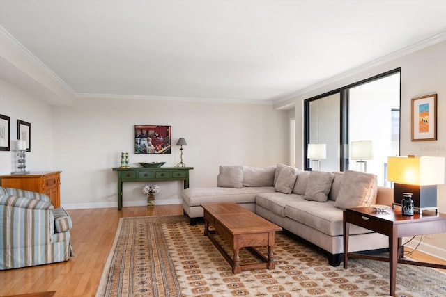 living room with light wood-style flooring, baseboards, and crown molding