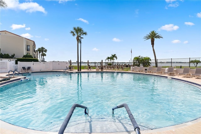 view of swimming pool