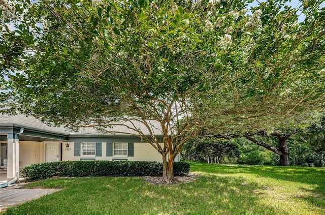 view of side of property featuring a yard