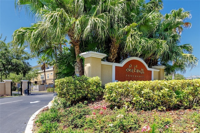 view of community / neighborhood sign