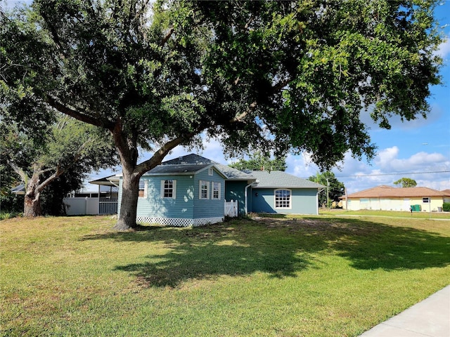 view of front facade with a front lawn