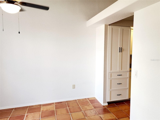 empty room featuring ceiling fan