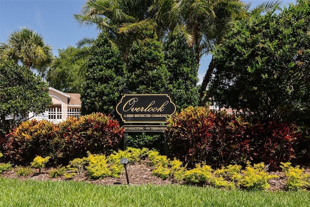 view of community / neighborhood sign