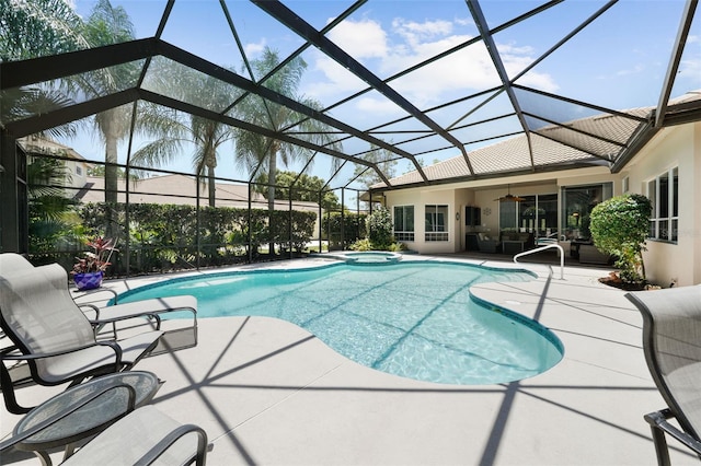 view of swimming pool with a lanai, ceiling fan, an in ground hot tub, and a patio