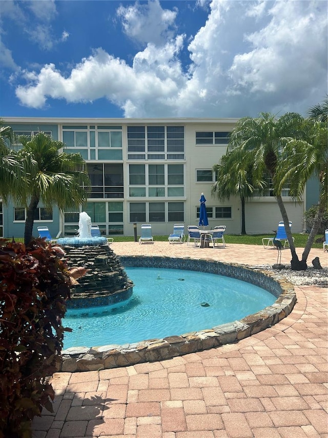 view of swimming pool