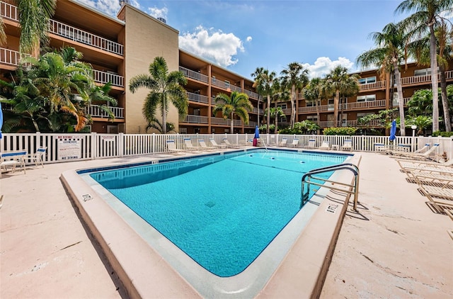 view of swimming pool