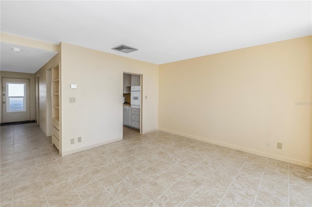 unfurnished room featuring light tile patterned flooring