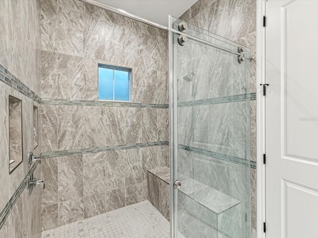 bathroom featuring a tile shower