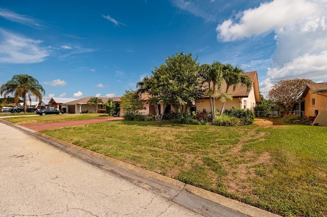 view of front facade featuring a front yard