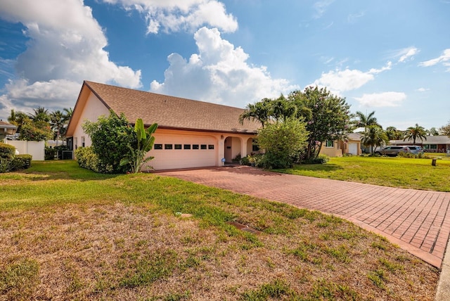 view of front of home featuring a front lawn and a garage