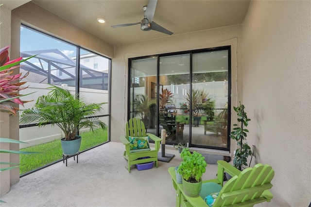 sunroom with ceiling fan