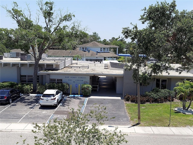 view of front facade with a front lawn