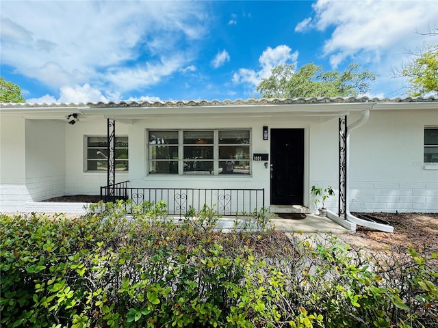 doorway to property featuring covered porch