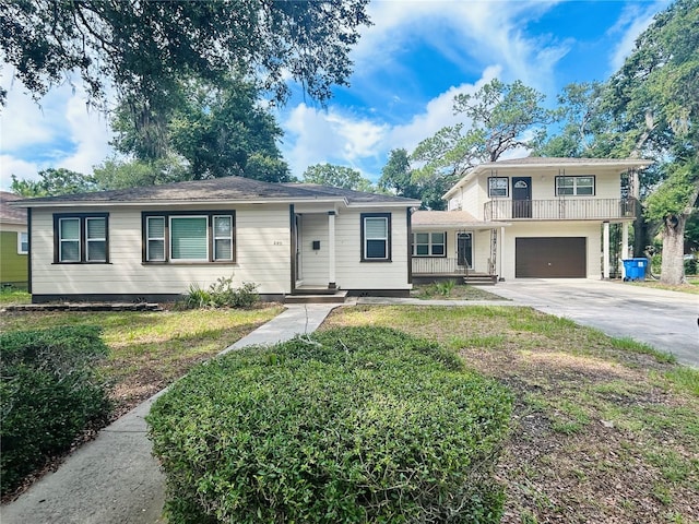 view of front of house featuring a porch, a garage, and a front lawn