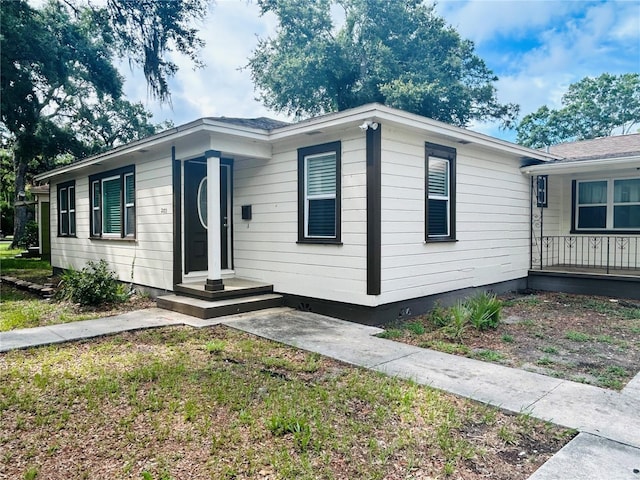 view of front of home with a front lawn