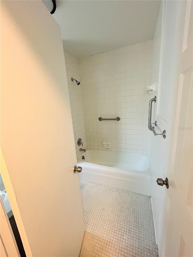 bathroom featuring tile patterned floors and tiled shower / bath