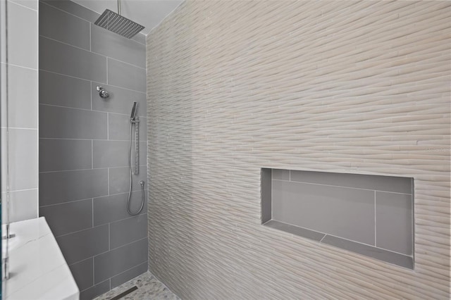 bathroom featuring tiled shower