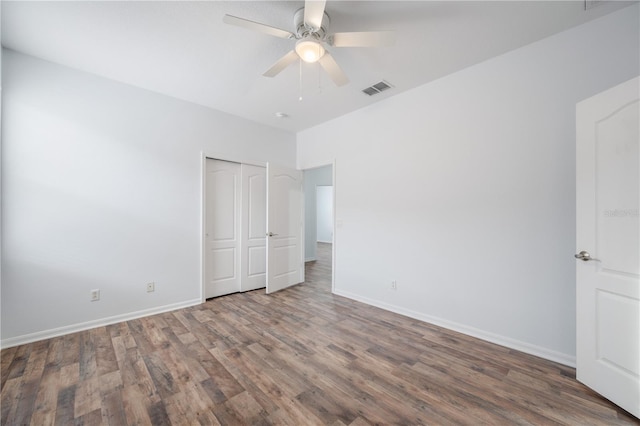 unfurnished bedroom with hardwood / wood-style flooring, ceiling fan, and a closet