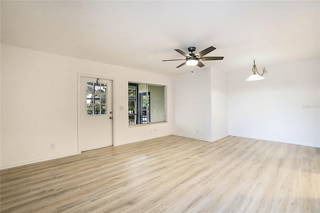 unfurnished room with a textured ceiling, light hardwood / wood-style floors, and ceiling fan