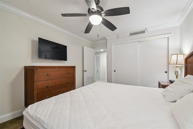 bedroom featuring ceiling fan and ornamental molding