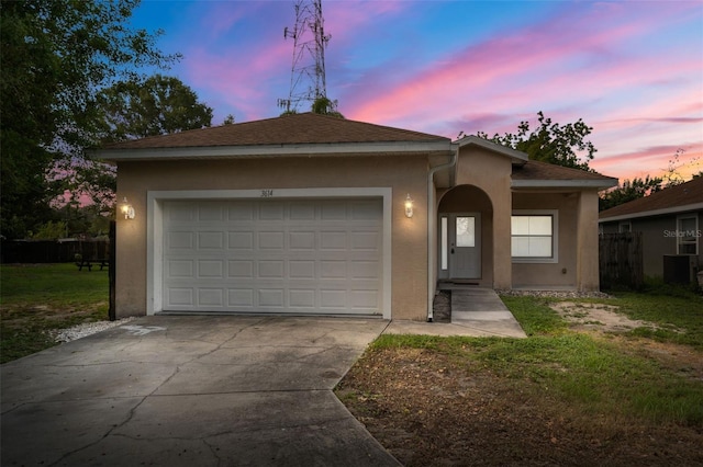 view of front facade featuring a garage and a lawn