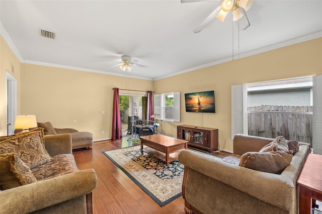 living room with light wood-type flooring, ceiling fan, and crown molding