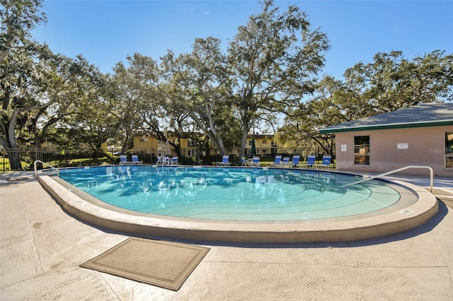 view of swimming pool