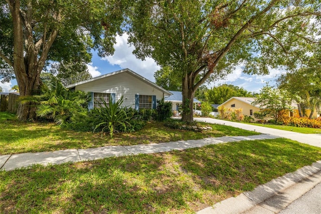 view of front of home featuring a front yard