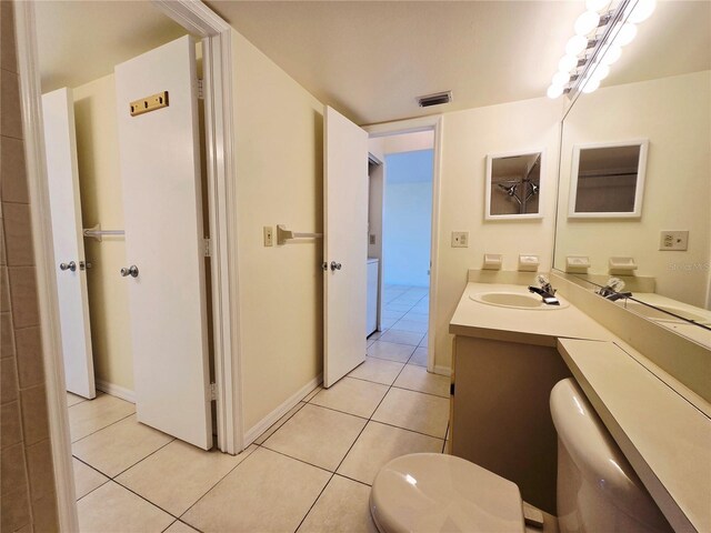 6802 Stones Throw Cir N Unit 14206, Saint Petersburg, FL 33710 - bathroom with vanity, tile patterned floors, toilet, and baseboards