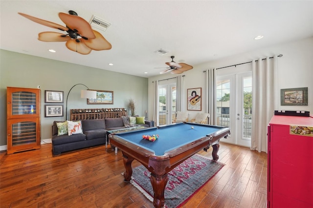 playroom with ceiling fan, wood-type flooring, and billiards