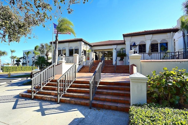 view of mediterranean / spanish-style house