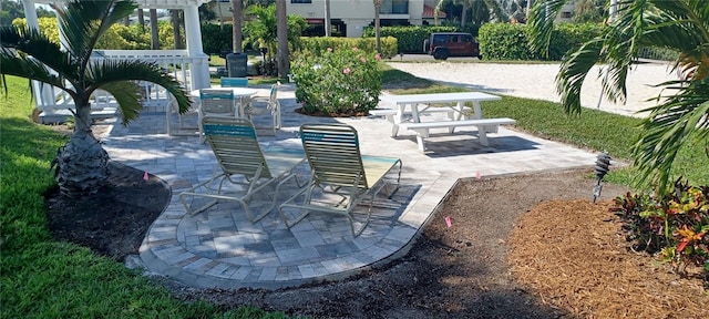 7532 Bayshore Dr Unit 205, Treasure Island, FL 33706 - view of patio