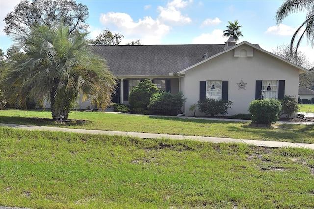 ranch-style home featuring a front lawn