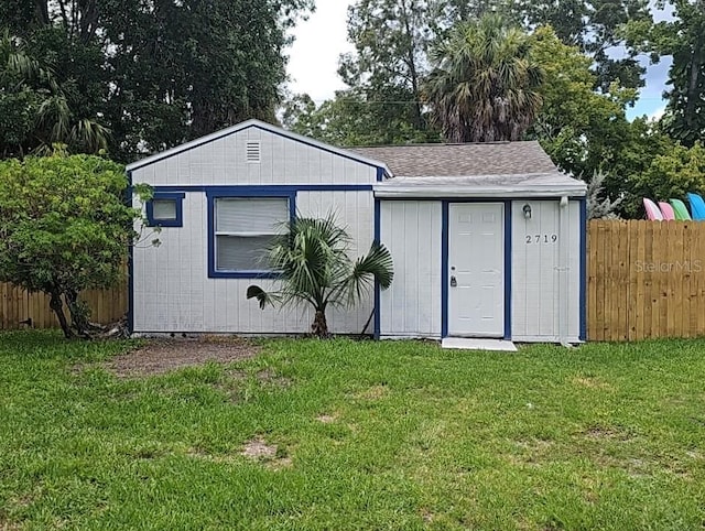 view of outdoor structure featuring a yard