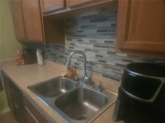 7505 Pitch Pine Cir Unit 123, Tampa, FL 33617 - photo 3