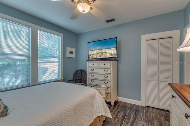 bedroom with ceiling fan, dark hardwood / wood-style floors, and a closet