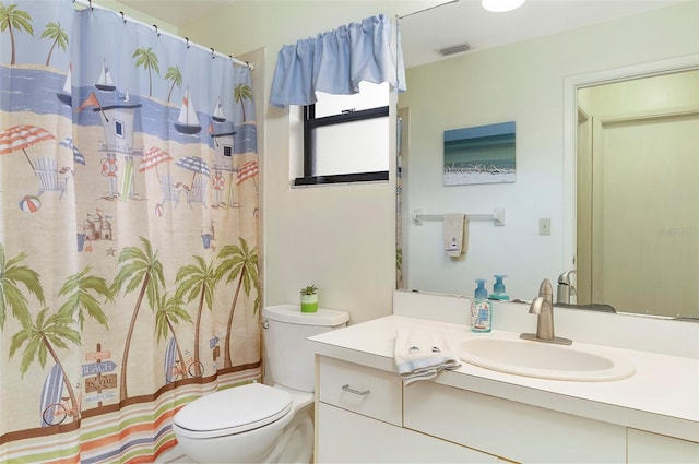 bathroom featuring a shower with curtain, vanity, and toilet