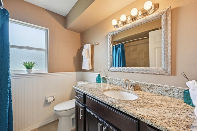 bathroom featuring a shower with curtain, vanity, and toilet