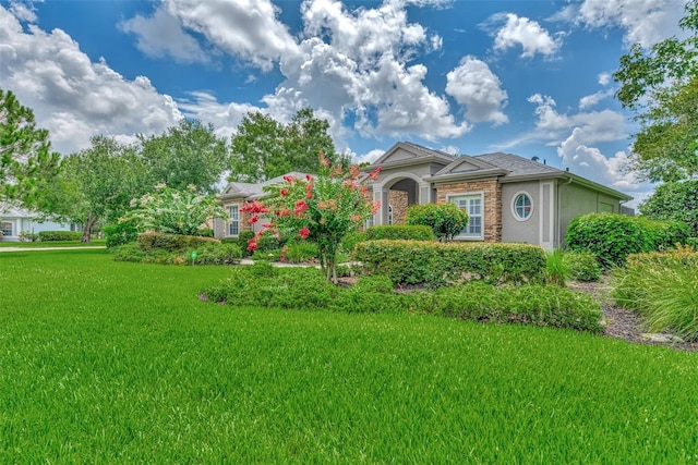 view of front of home featuring a front lawn