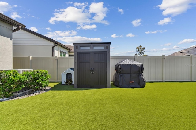 view of yard with a shed