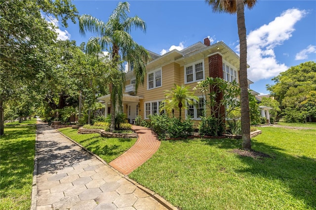 view of front of home featuring a front lawn