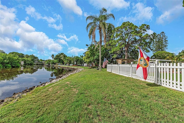 view of yard featuring a water view