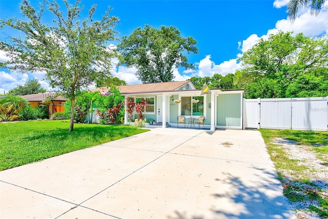 view of front of house with a front lawn