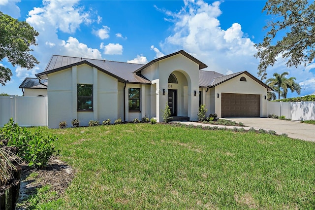 view of front of house featuring a front lawn and a garage