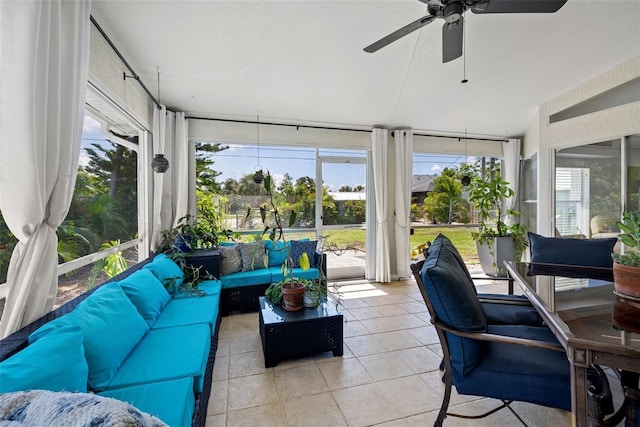 sunroom with ceiling fan