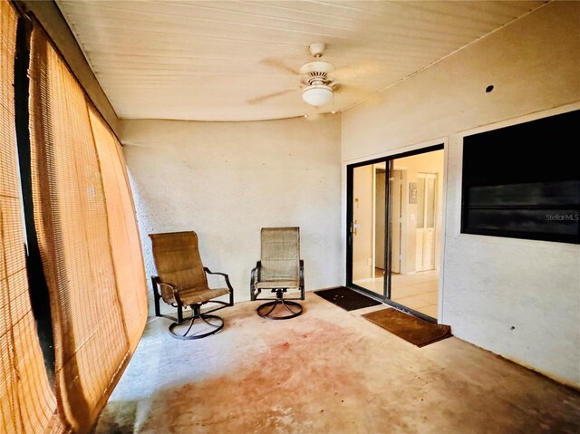 living area featuring ceiling fan