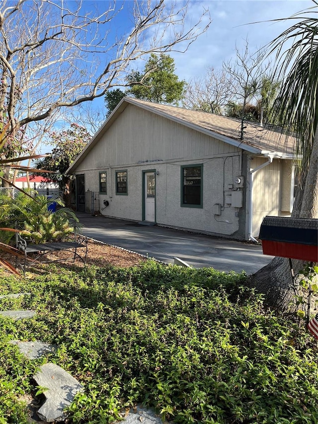 view of front of home featuring a patio