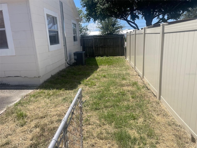 view of yard featuring cooling unit