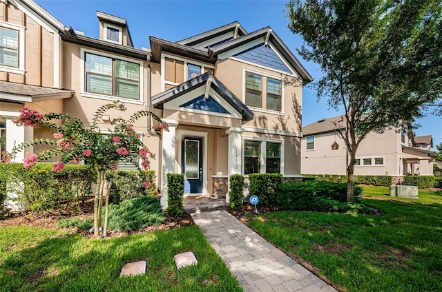 view of front of property with a front yard