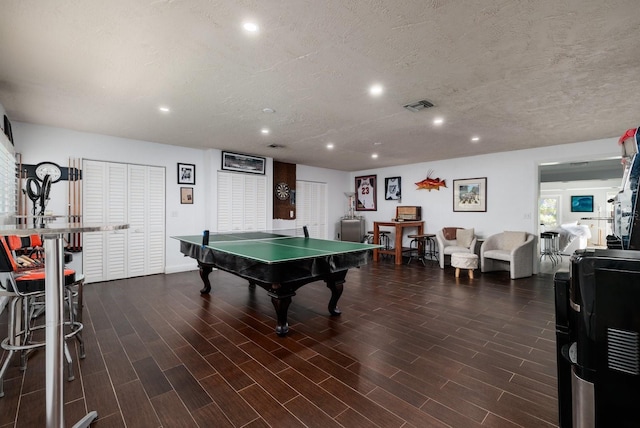 recreation room featuring a textured ceiling